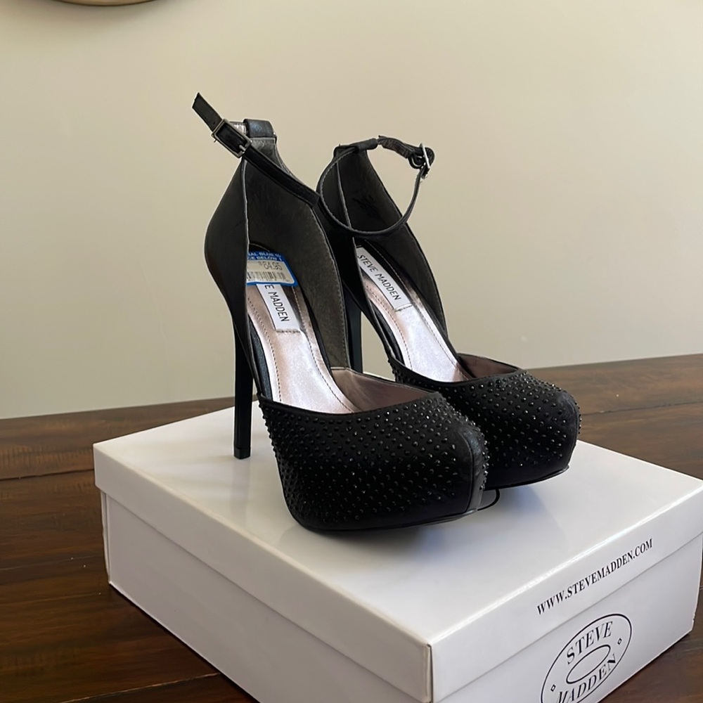 Rhinestone Steve Madden black pumps